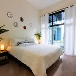 Chic Atl Oasis Urban Escape