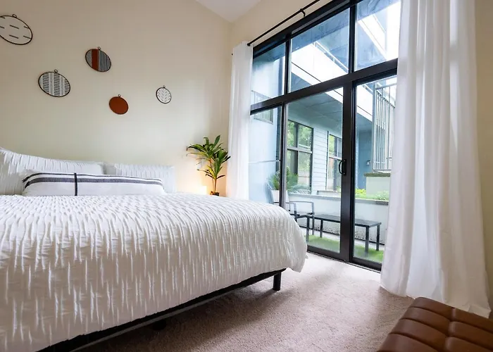 Chic Atl Oasis Urban Escape