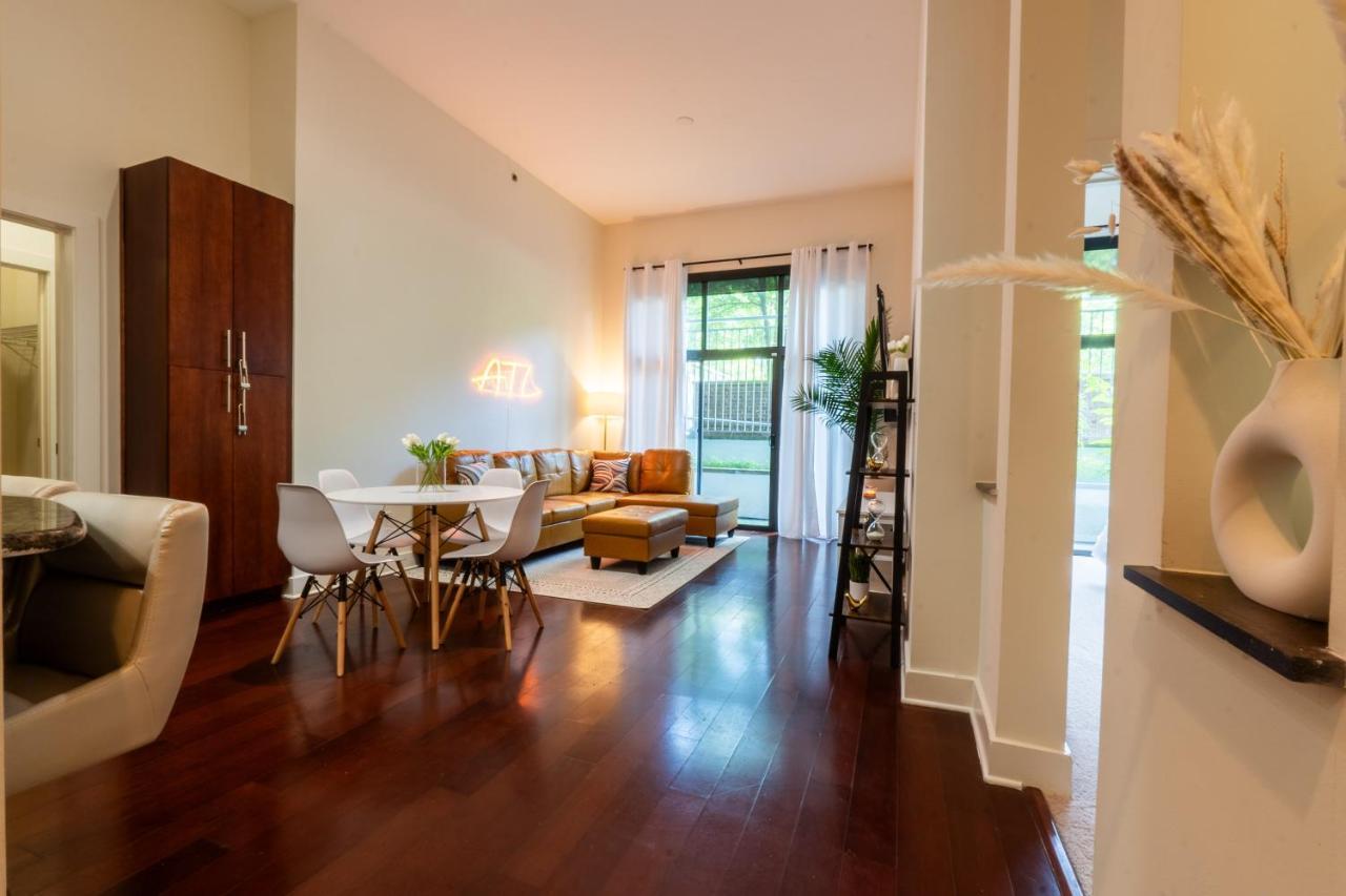 Chic Atl Oasis Urban Escape Apartment